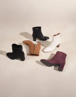 Comfortable Women's Tapered Toe Covered Heel Bootie in Black Leather